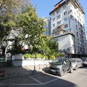 κάντε κράτηση εδώ