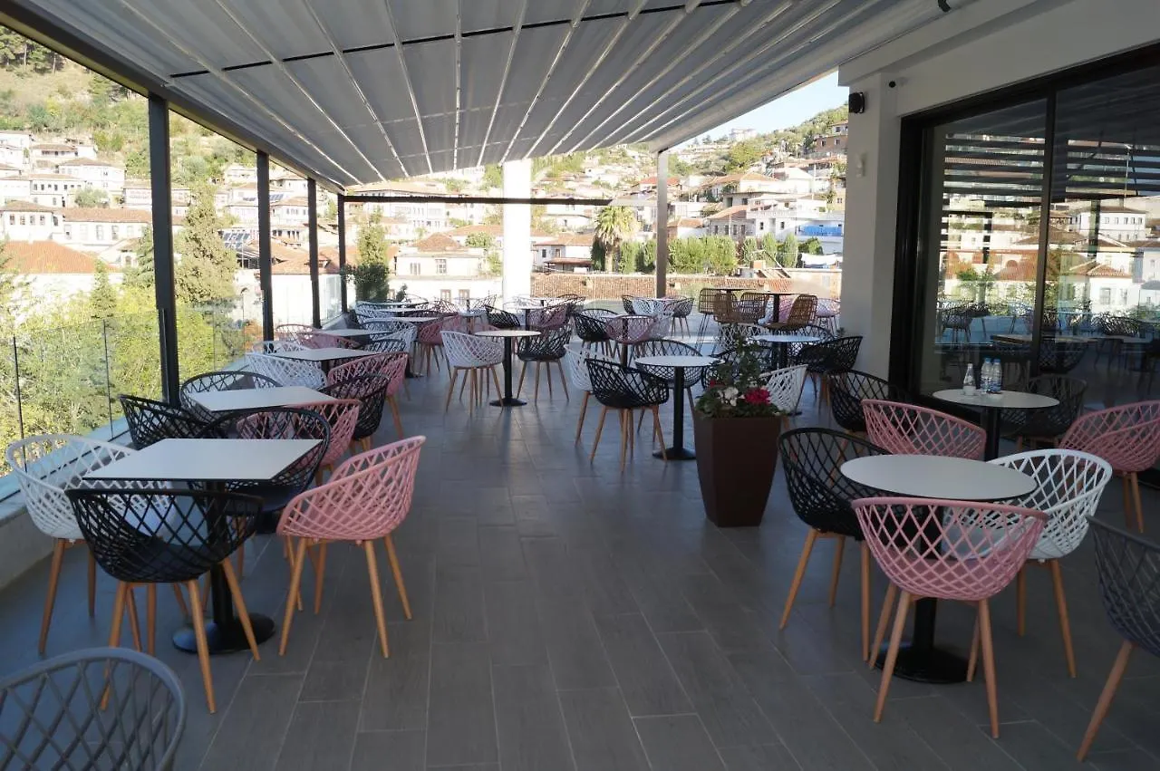 Portik Hotel Μπεράτ